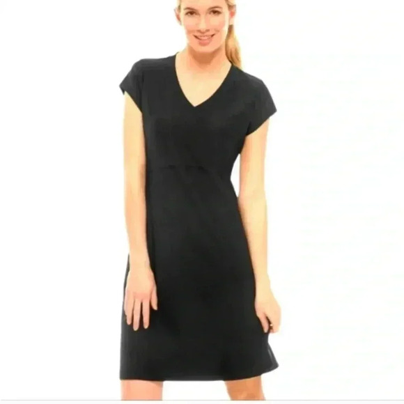 L.L. Bean Women's Fitness Dress Activewear Black Short Sleeve Zipper Pocket SM - Picture 1 of 6